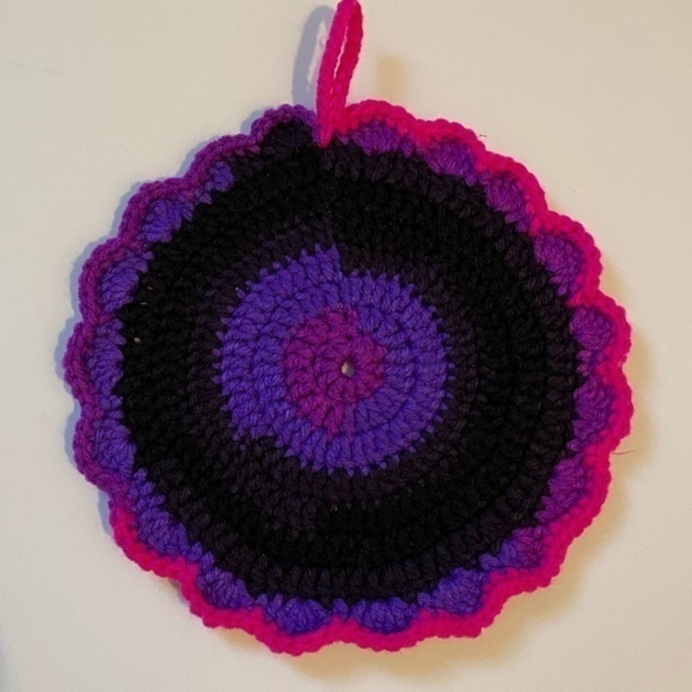 Handmade crochet floral pot holder 6x7